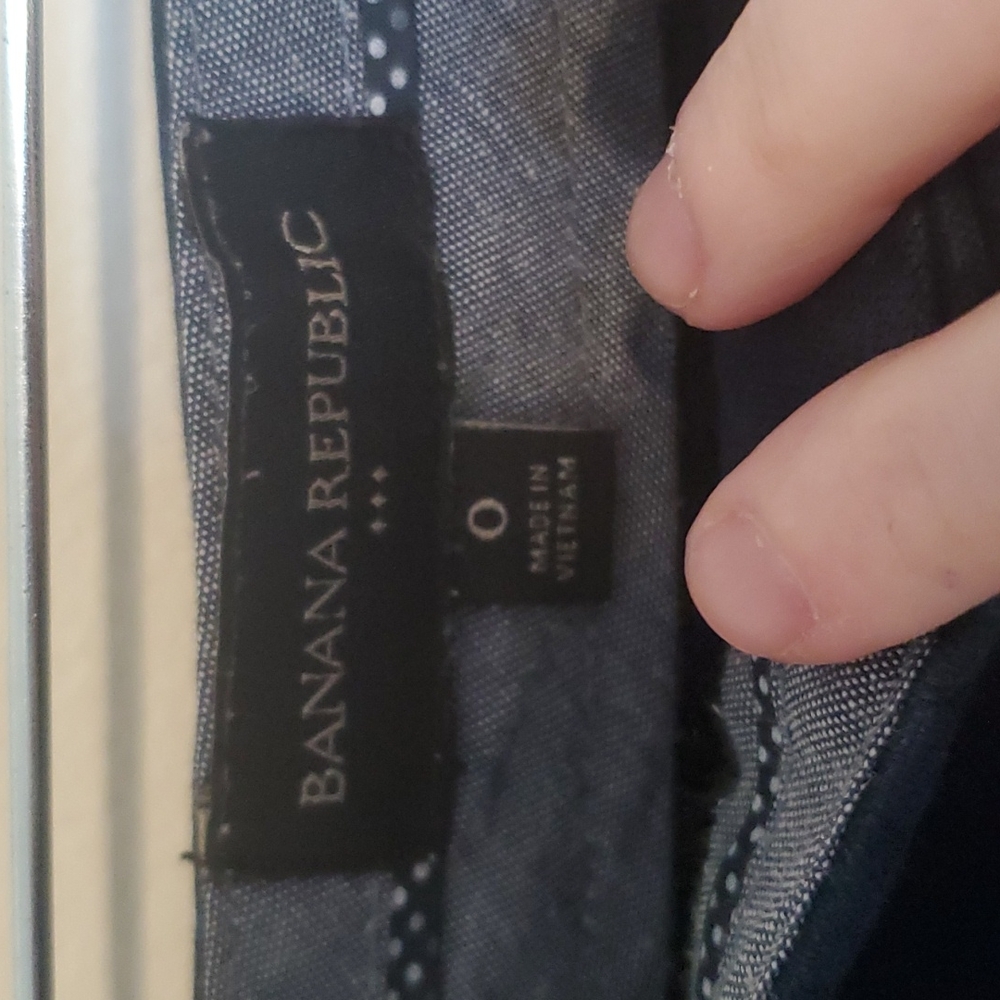 Banana Republic Navy Blue scalloped bottom shorts. - Picture 2 of 6